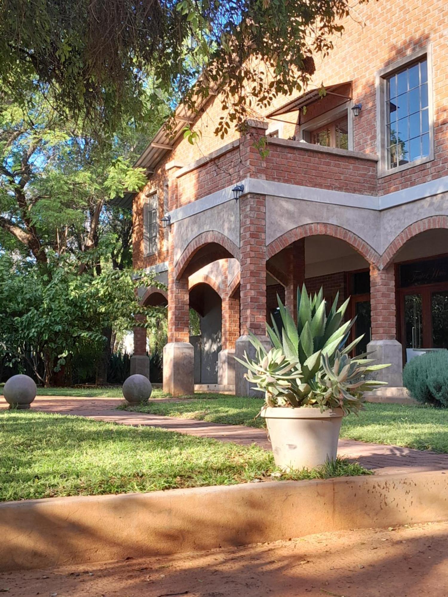 Tsumeb Theater Guesthouse Exteriér fotografie